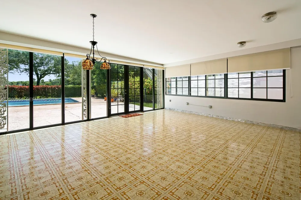 4128 Pinta Ct Coral Gables, FL 33146
