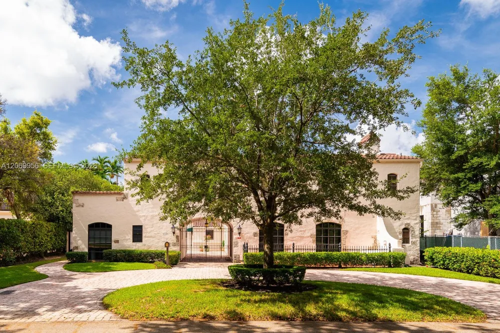 4128 Pinta Ct Coral Gables, FL 33146