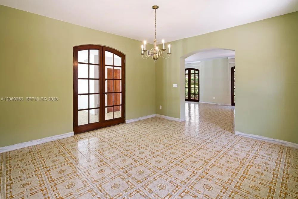 4128 Pinta Ct Coral Gables, FL 33146