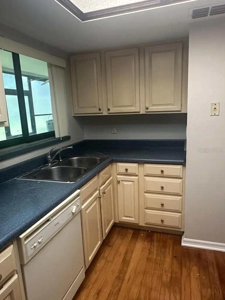 13046 VILLAGE CHASE CIRCLE #13046 Tampa, FL 33618