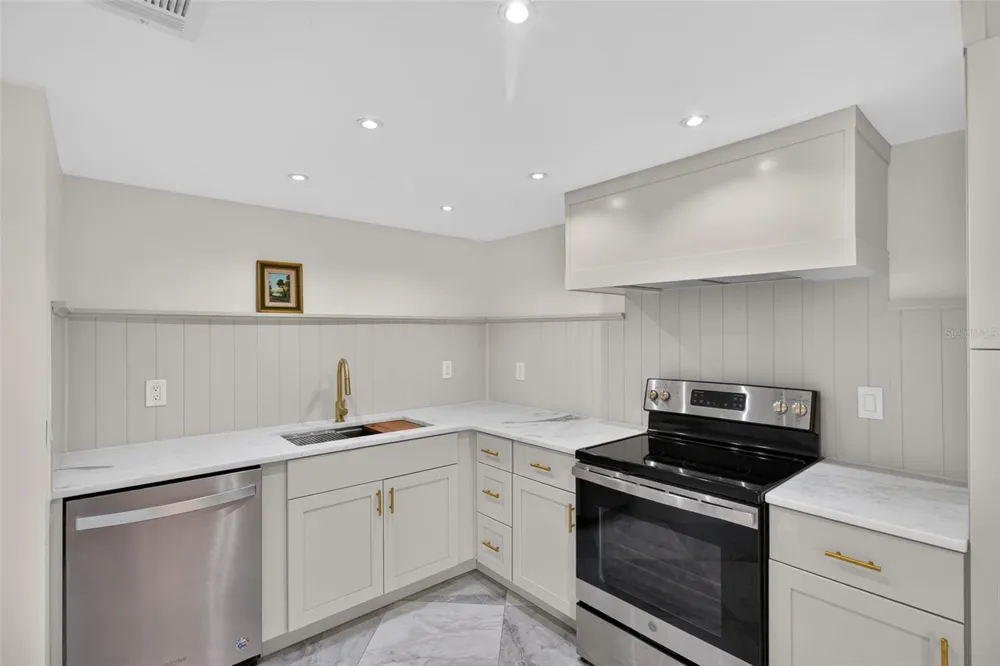 1 WINDRUSH BOULEVARD #65 Indian Rocks Beach, FL 33785