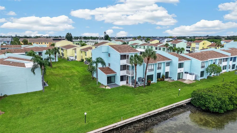 1 WINDRUSH BOULEVARD #65 Indian Rocks Beach, FL 33785