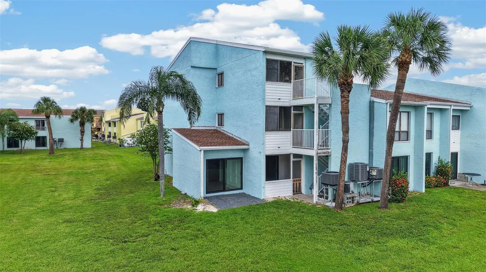 1 WINDRUSH BOULEVARD #65 Indian Rocks Beach, FL 33785