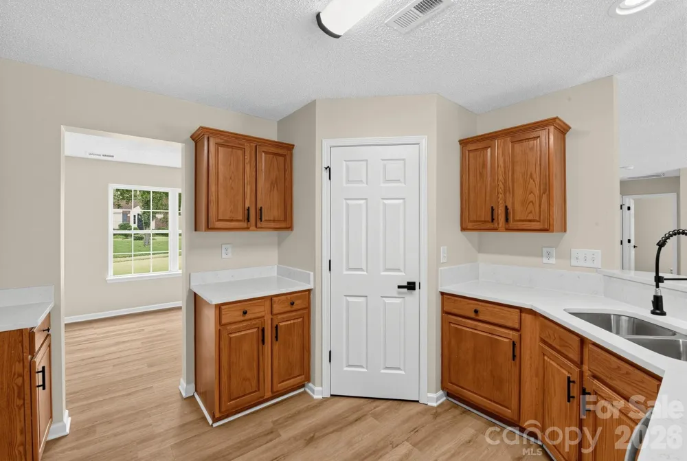1034 Chalk Hill Lane Charlotte, NC 28214