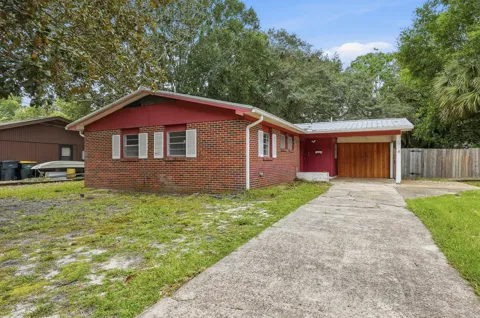 133 NW Robinwood Drive