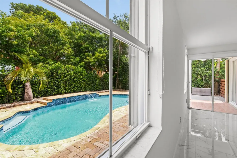 16001 SW 43rd Ter Miami, FL 33185