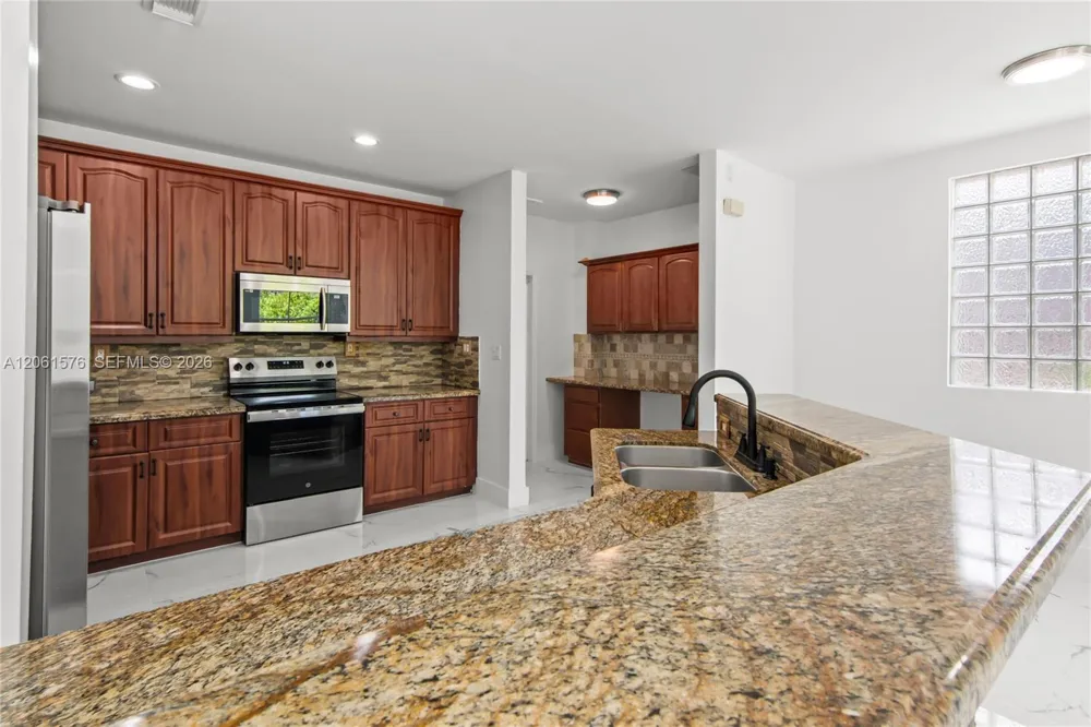 16001 SW 43rd Ter Miami, FL 33185