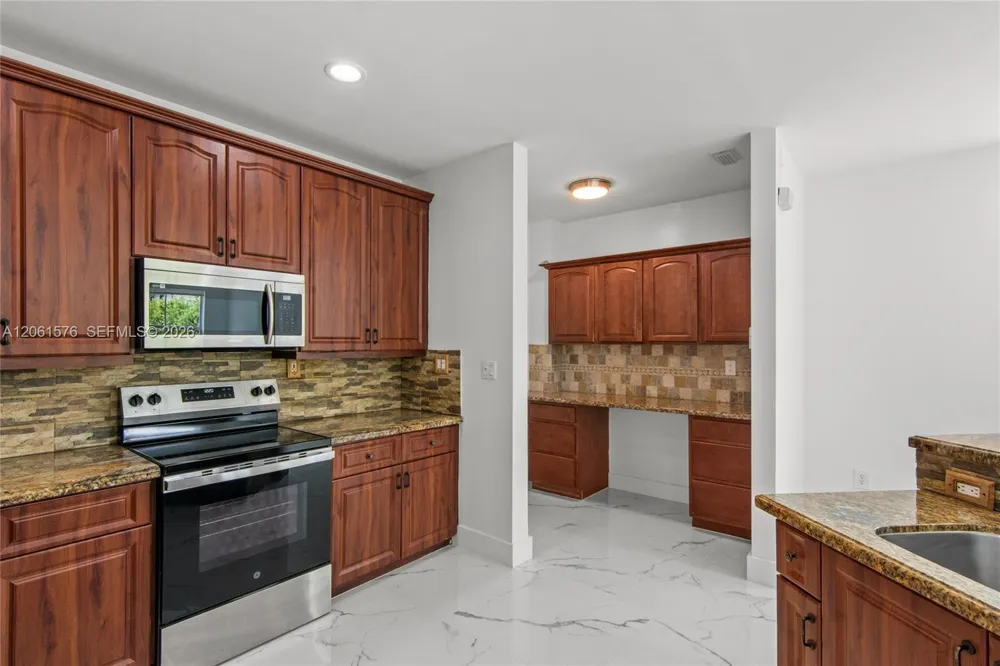 16001 SW 43rd Ter Miami, FL 33185