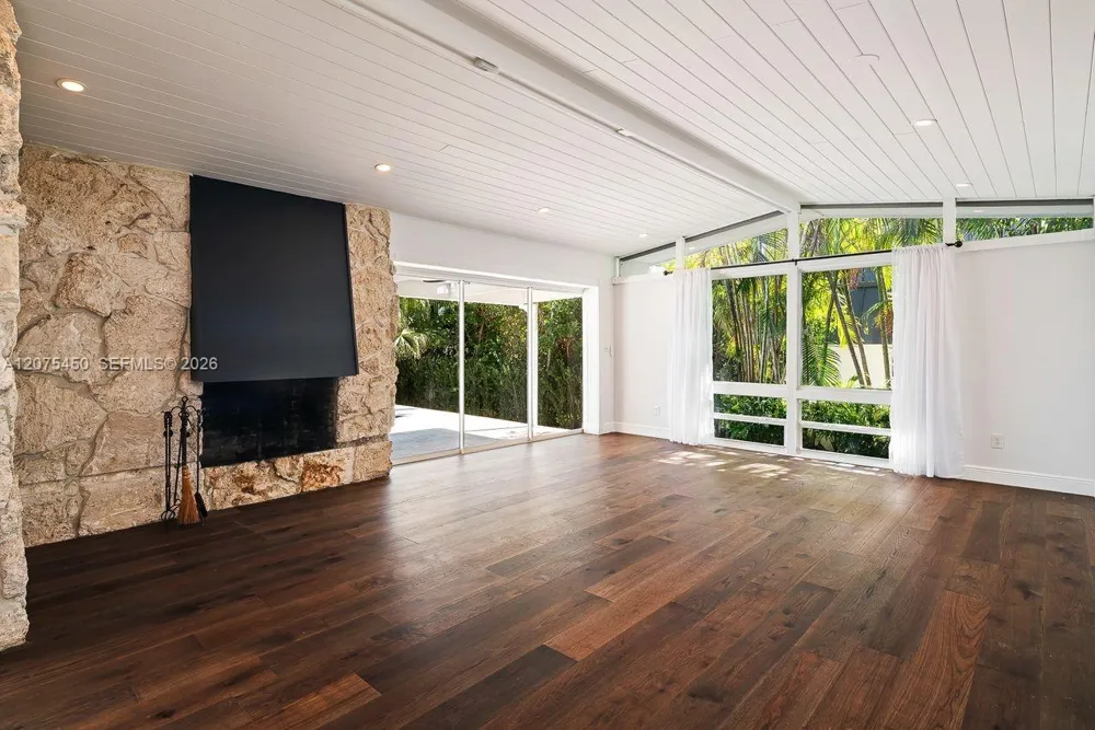 669 S Mashta Dr Key Biscayne, FL 33149