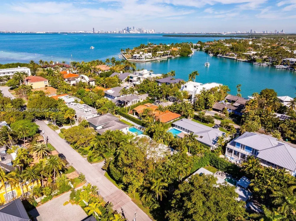 669 S Mashta Dr Key Biscayne, FL 33149