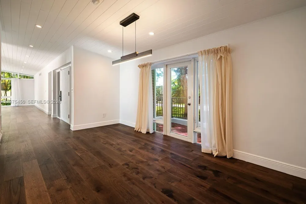 669 S Mashta Dr Key Biscayne, FL 33149