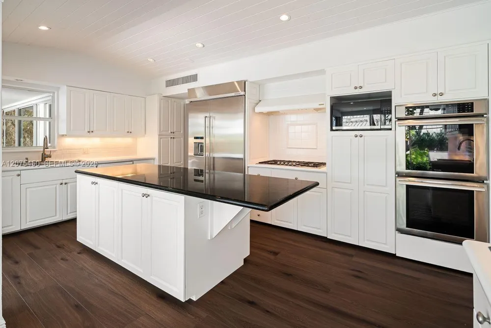 669 S Mashta Dr Key Biscayne, FL 33149