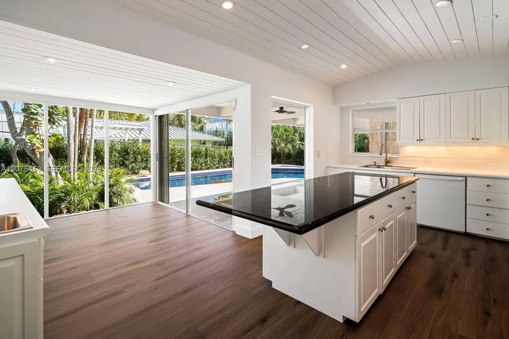 669 S Mashta Dr Key Biscayne, FL 33149