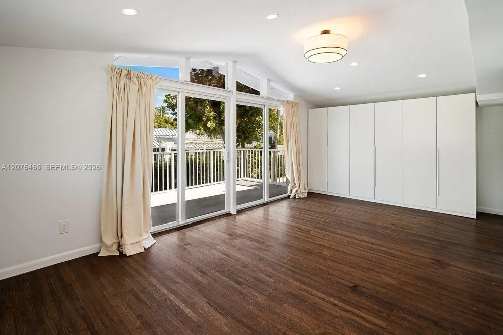 669 S Mashta Dr Key Biscayne, FL 33149