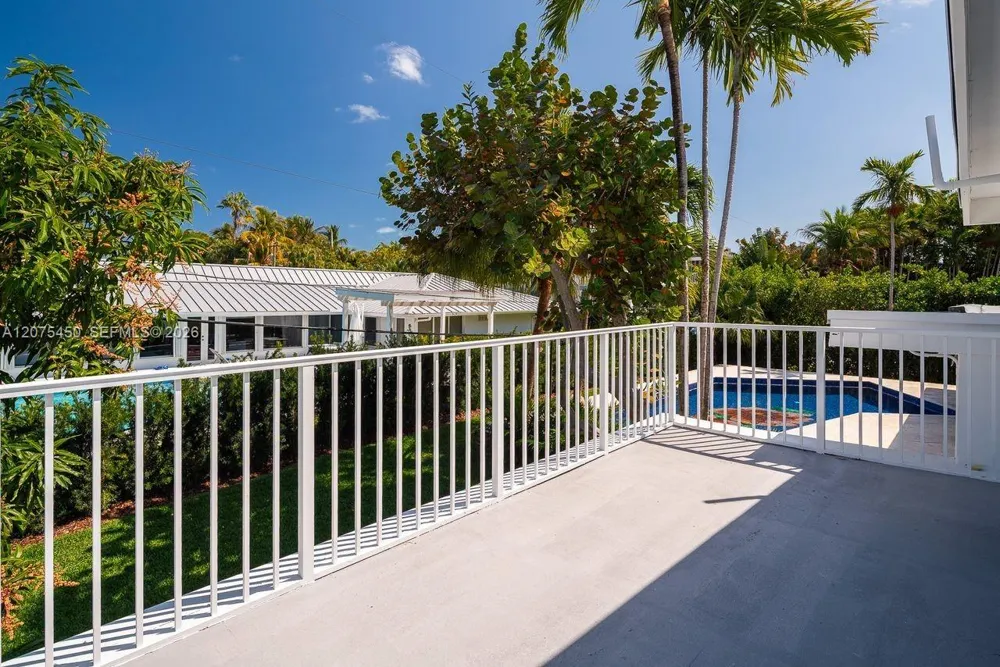 669 S Mashta Dr Key Biscayne, FL 33149