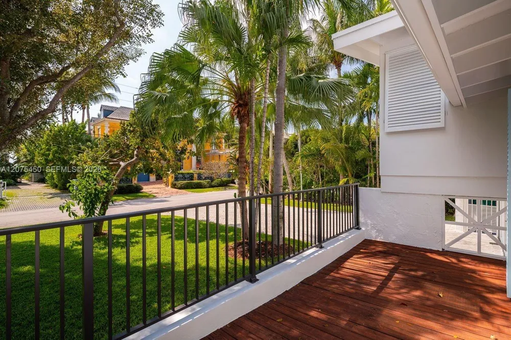 669 S Mashta Dr Key Biscayne, FL 33149