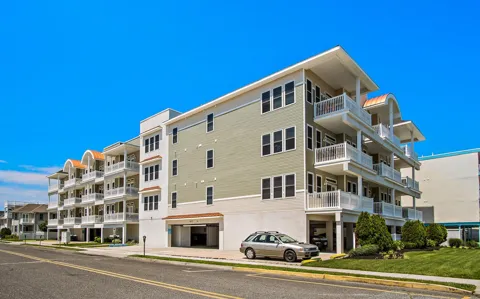 407 E Palm Road