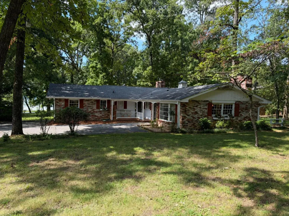 2211 Gold Point Hixson, TN 37343