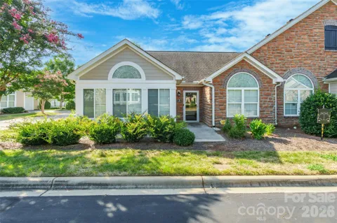 179 Lone Oak Circle