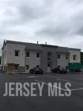 1967 Oak Tree Road Edison, NJ 08820