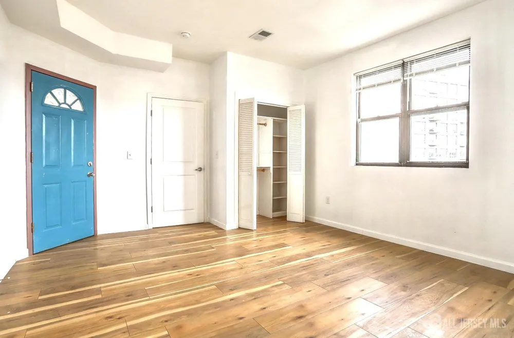 9017 Riverside Place North Bergen, NJ 0747