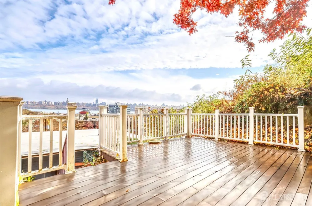 9017 Riverside Place North Bergen, NJ 0747