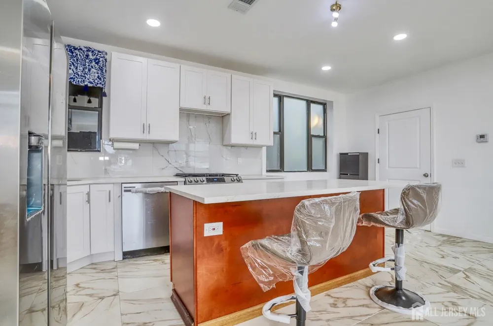 9017 Riverside Place North Bergen, NJ 0747