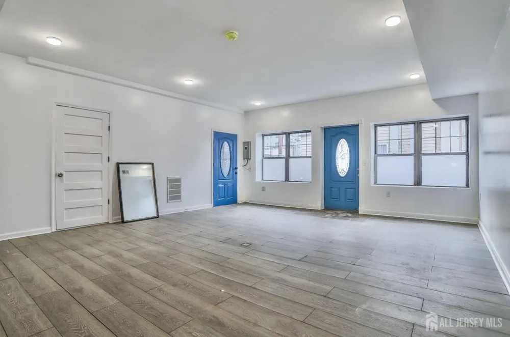 9017 Riverside Place North Bergen, NJ 0747