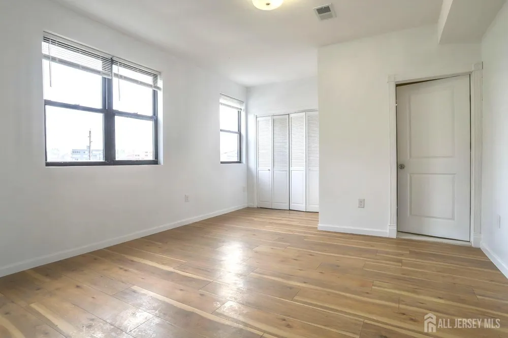 9017 Riverside Place North Bergen, NJ 0747