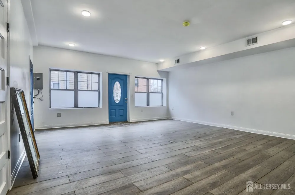 9017 Riverside Place North Bergen, NJ 0747