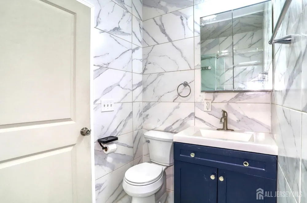 9017 Riverside Place North Bergen, NJ 0747