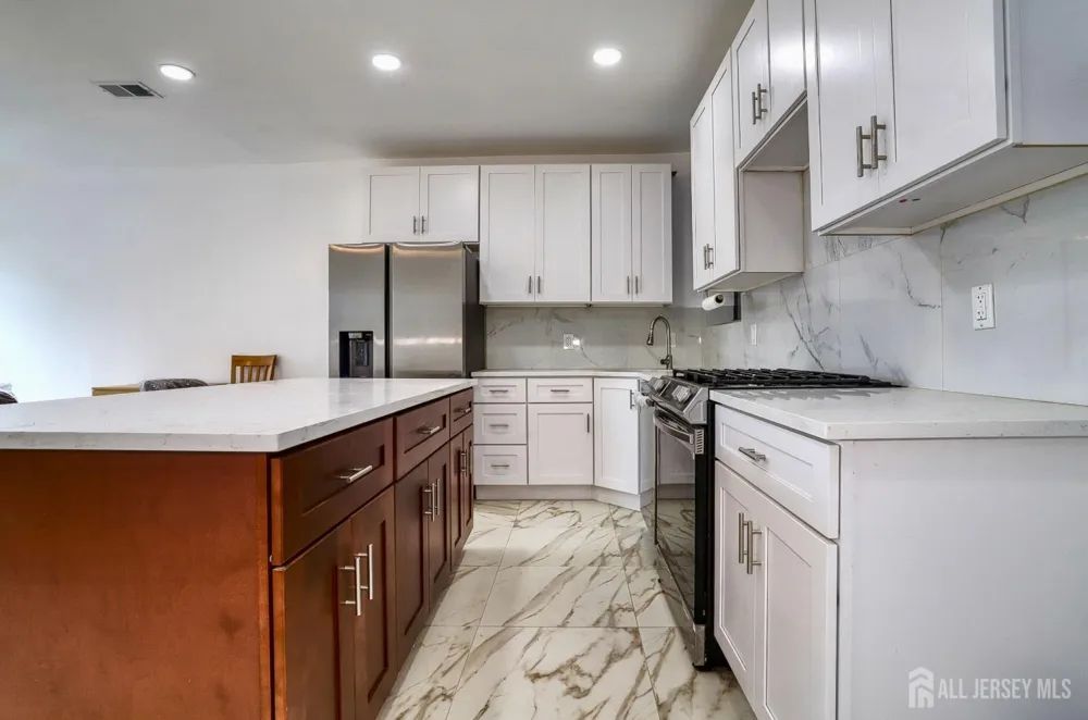 9017 Riverside Place North Bergen, NJ 0747