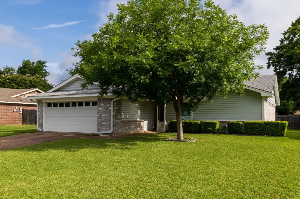 1309 Mercedes Street Benbrook, TX 76126