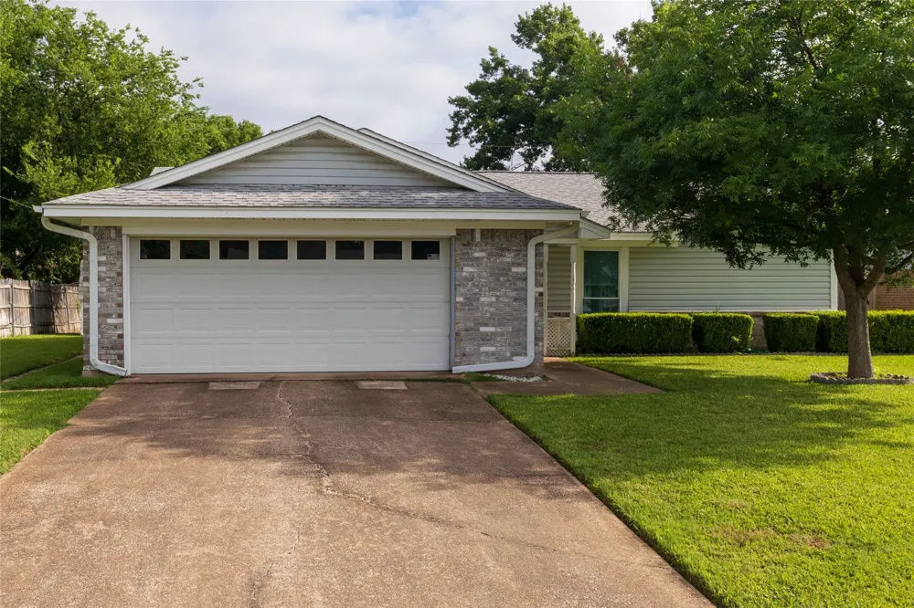 1309 Mercedes Street Benbrook, TX 76126