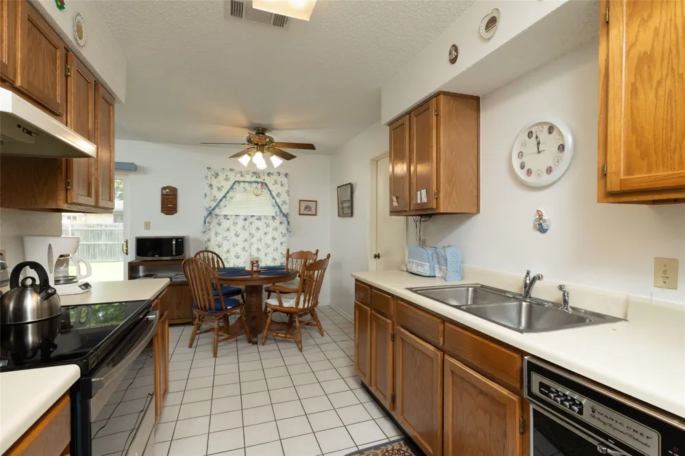 1309 Mercedes Street Benbrook, TX 76126