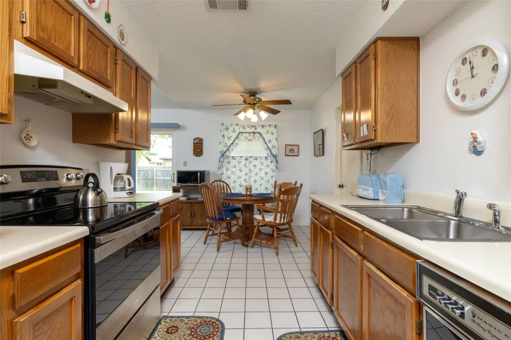 1309 Mercedes Street Benbrook, TX 76126