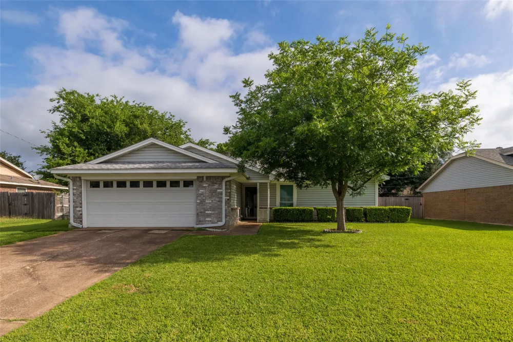 1309 Mercedes Street Benbrook, TX 76126