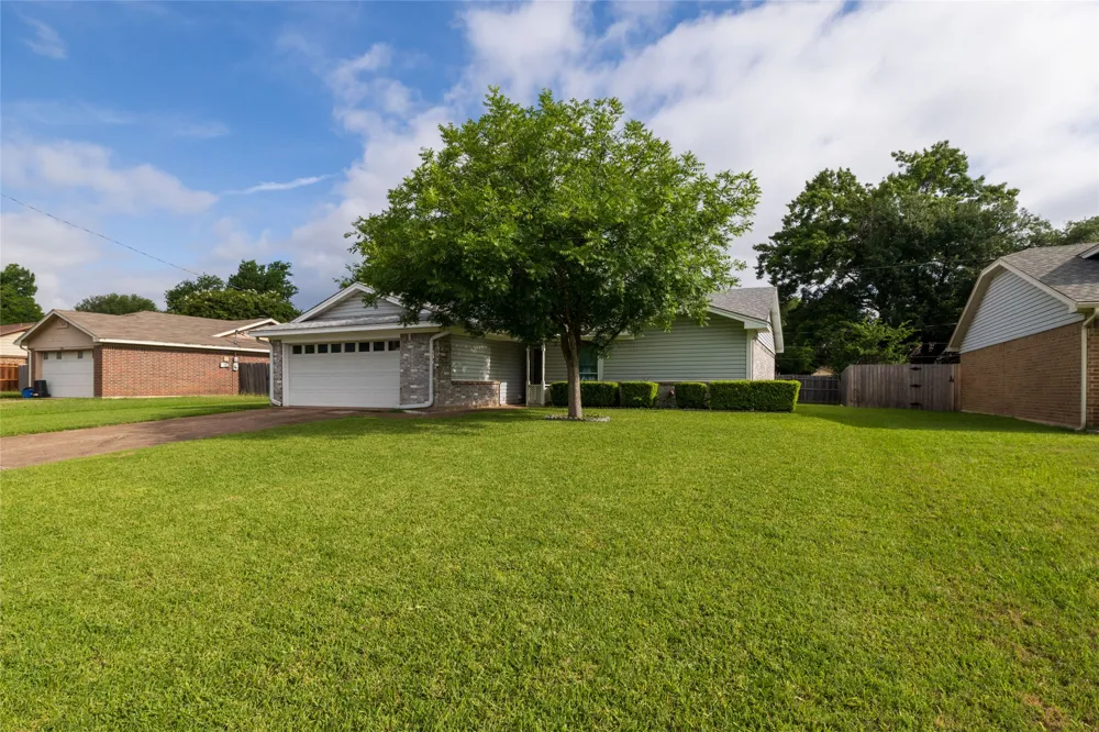 1309 Mercedes Street Benbrook, TX 76126