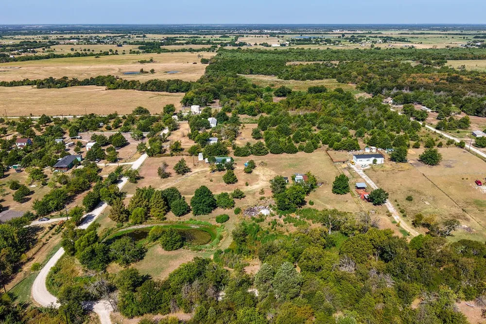12706 County Road 4027 Kemp, TX 75143