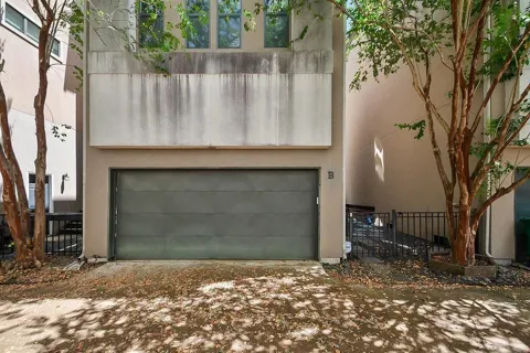1121 W 17th Street #B