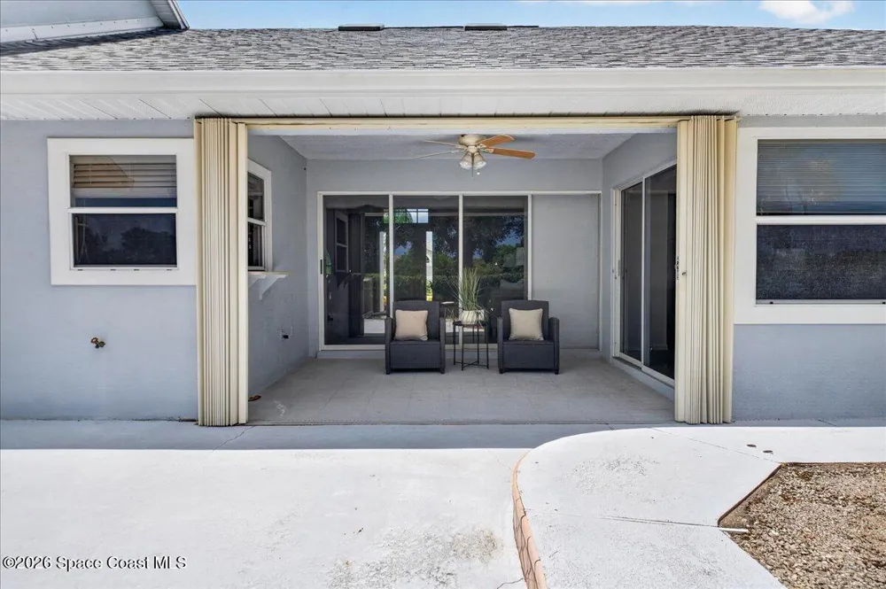 569 Spring Lake Drive Melbourne, FL 32940