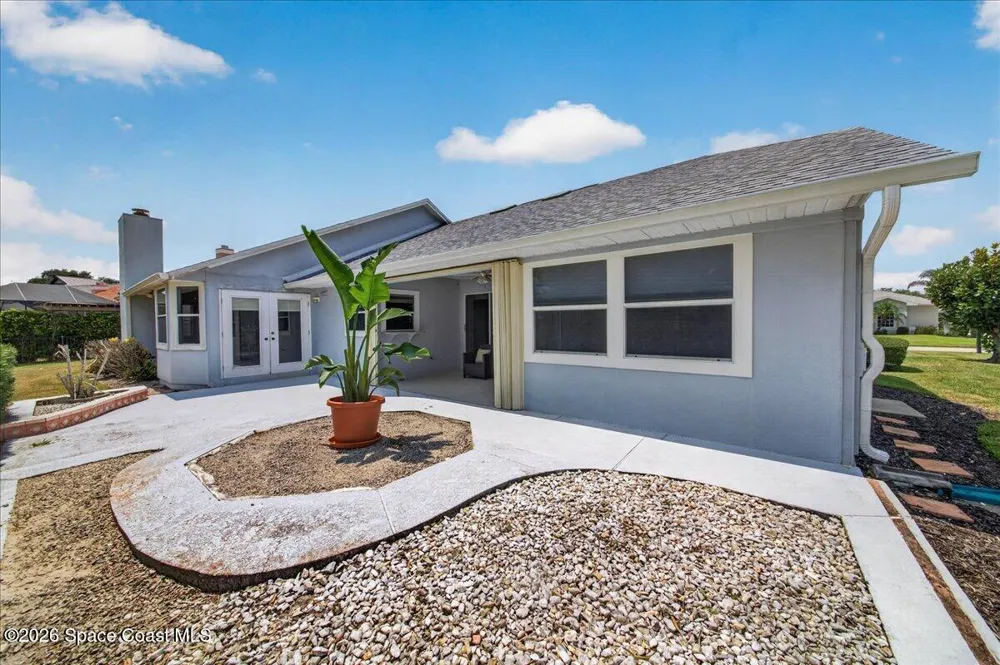 569 Spring Lake Drive Melbourne, FL 32940