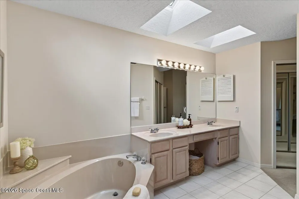 569 Spring Lake Drive Melbourne, FL 32940