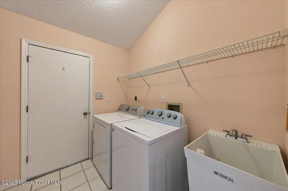 569 Spring Lake Drive Melbourne, FL 32940