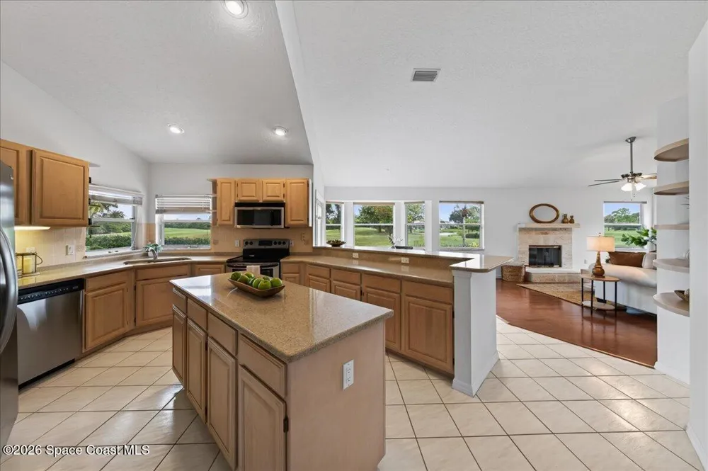 569 Spring Lake Drive Melbourne, FL 32940