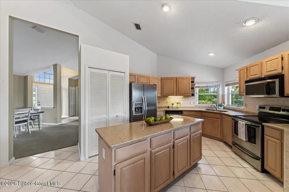 569 Spring Lake Drive Melbourne, FL 32940
