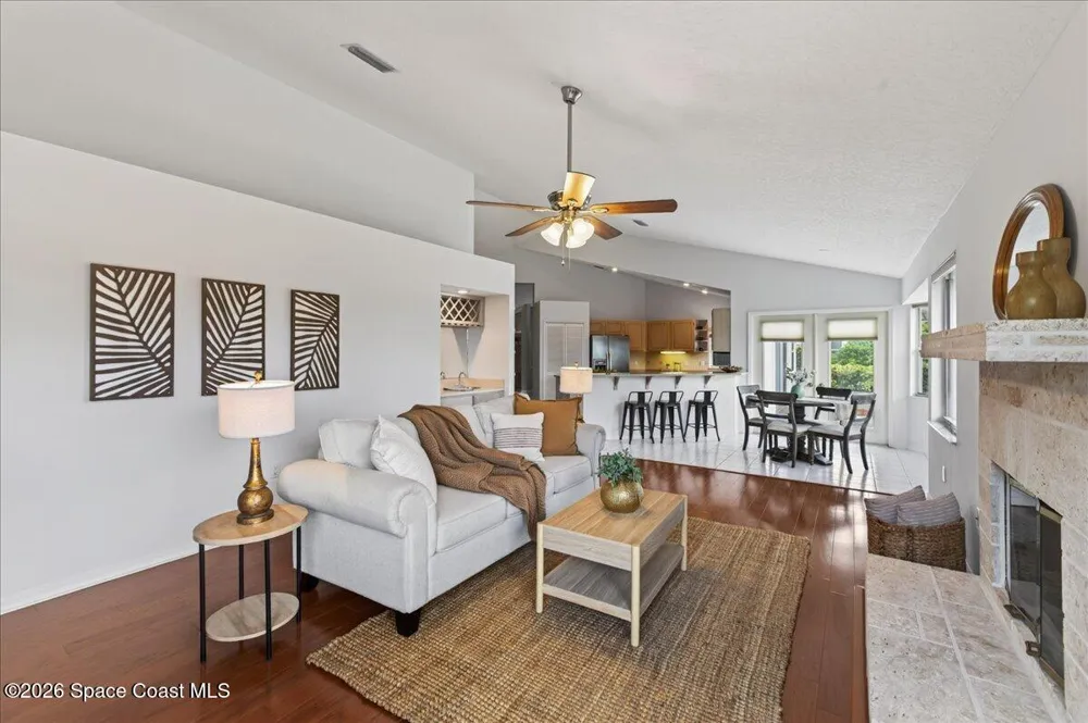 569 Spring Lake Drive Melbourne, FL 32940