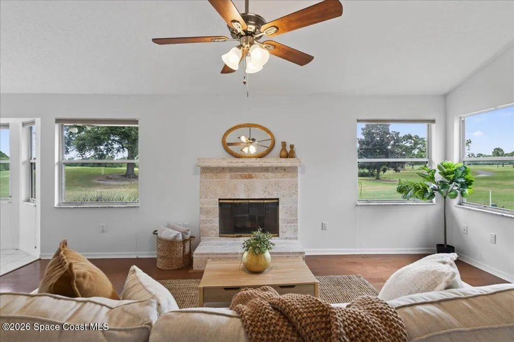 569 Spring Lake Drive Melbourne, FL 32940