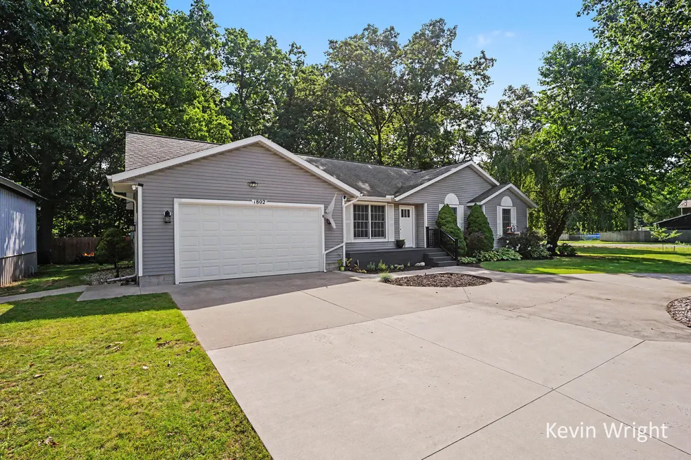 1802 Duchess Court Muskegon, MI 49445