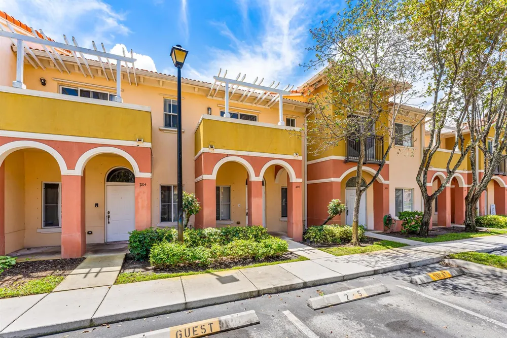 205 S Santa Catalina Circle #205 North Lauderdale, FL 33068